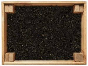 Blick in offene Kiste mit Loisachtaler Qualitäts-Kompost